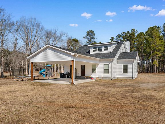 5th image of 131 Rhodus Ave.