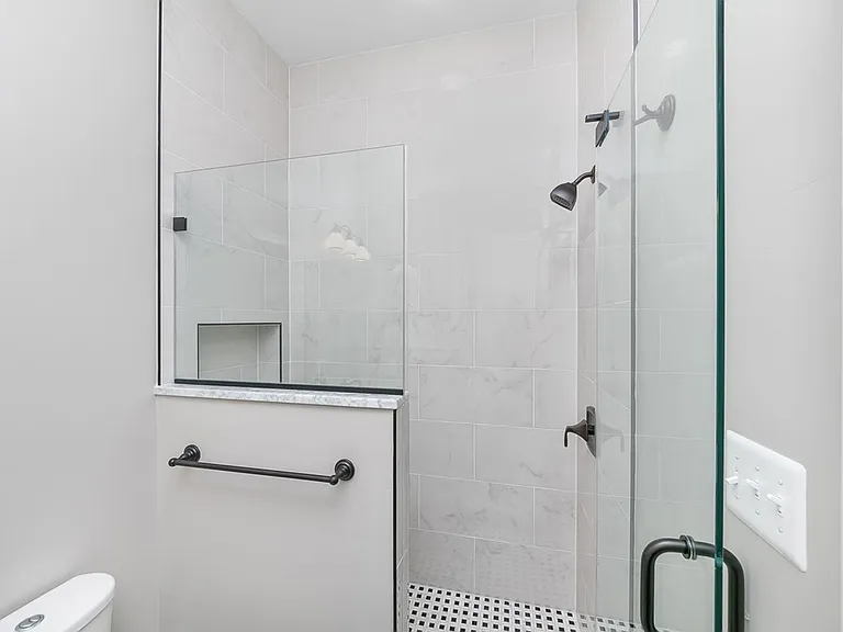 814 Cathedral St — Photo 34