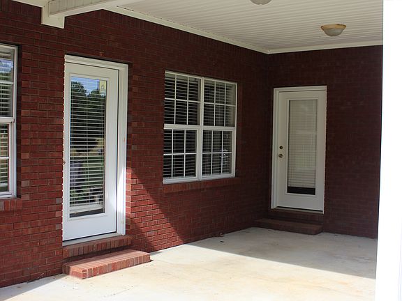 3rd image of 185 Woodfern Dr