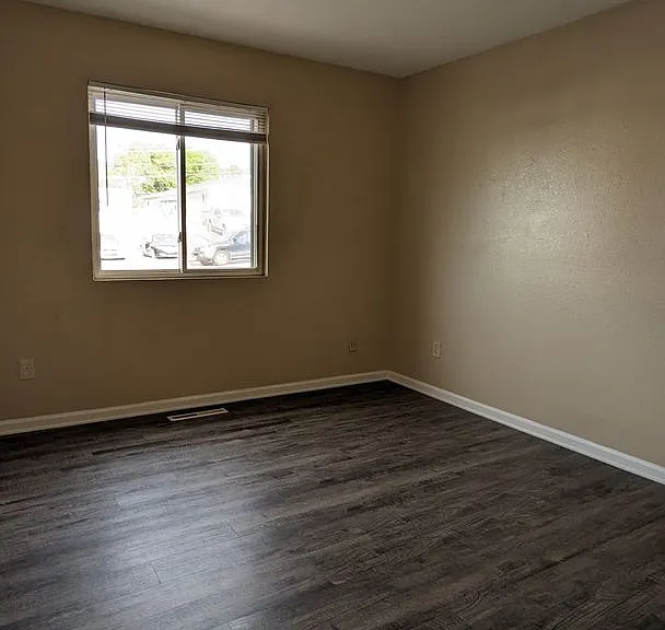 4332 Ericson Dr — Photo 10