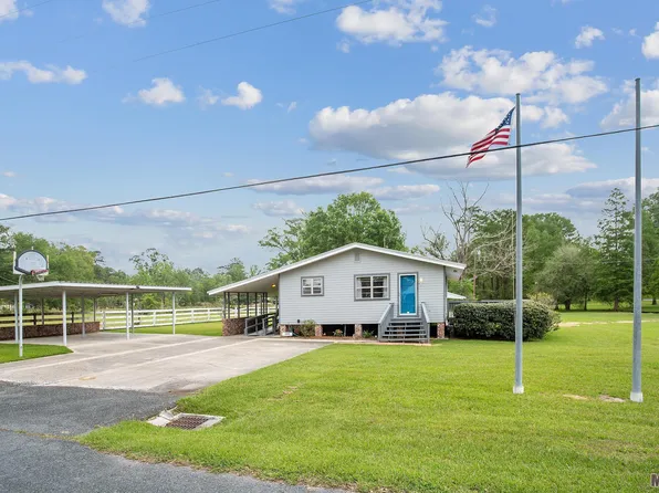 13070 Seles Point Rd, Saint Amant, LA 70774