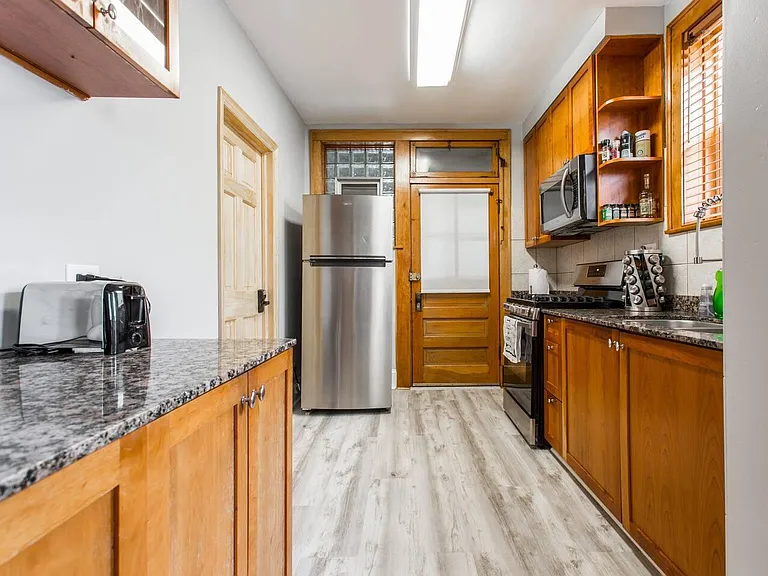 4121 W Henderson St #2B — Photo 8