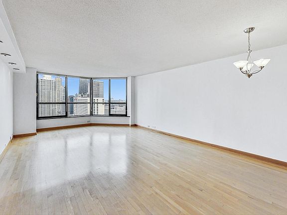 5th image of 405 N Wabash Ave Unit 4302
