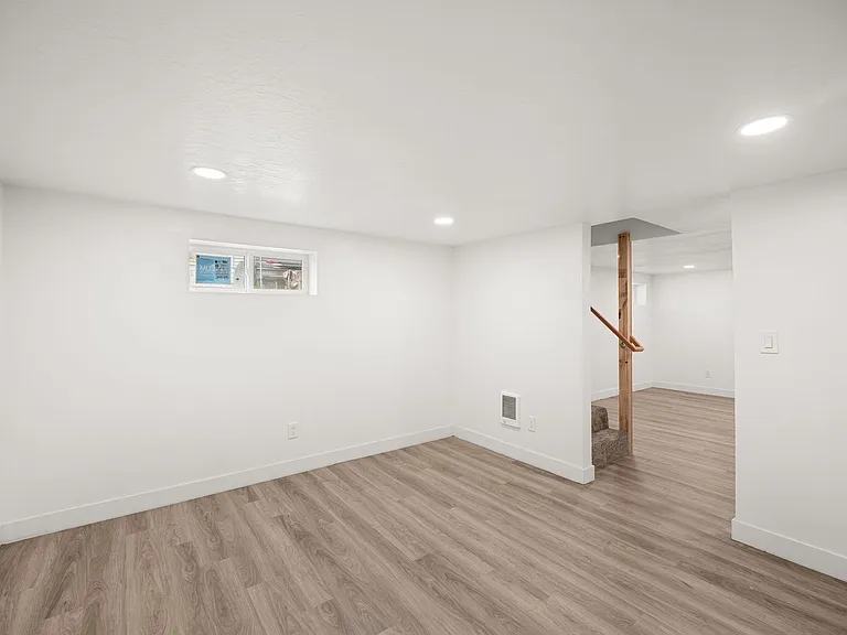 2624 W 8th Ave — Photo 10