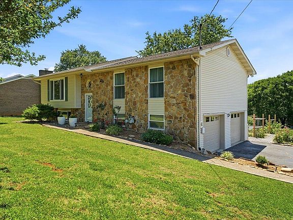 2nd image of 751 Crestview Cir