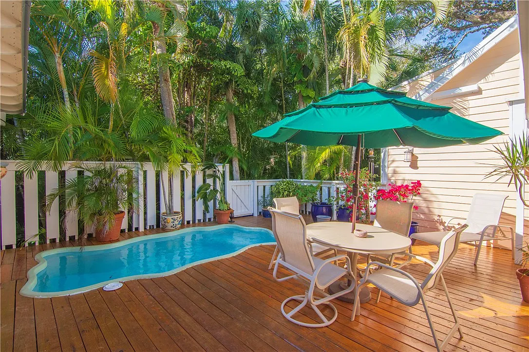 3 bed, $8,500 — Photo 1