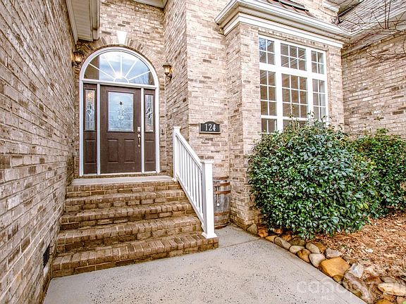 4th image of 124 Cedar Woods Dr