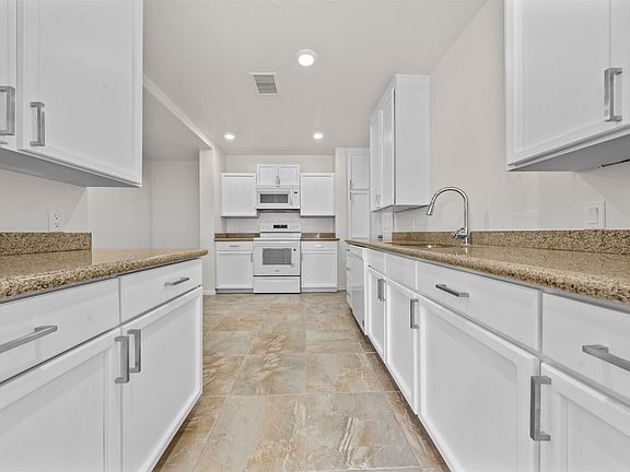 5th image of 321 S 23rd Ave