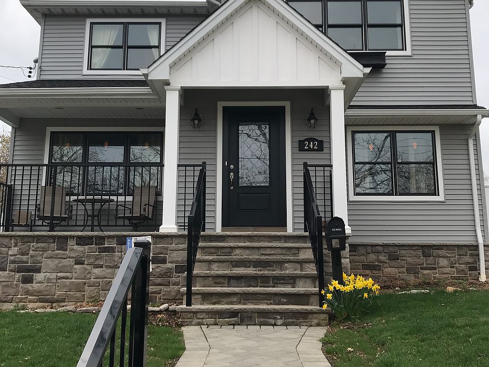 1st image of 242 Thornycroft Ave