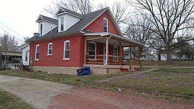 1st image of 915E E Oak St