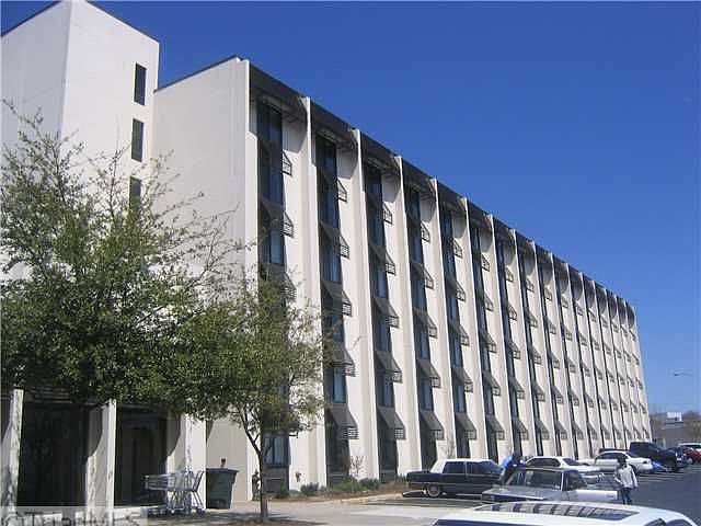 2nd image of 310-155 W Meadowview Rd