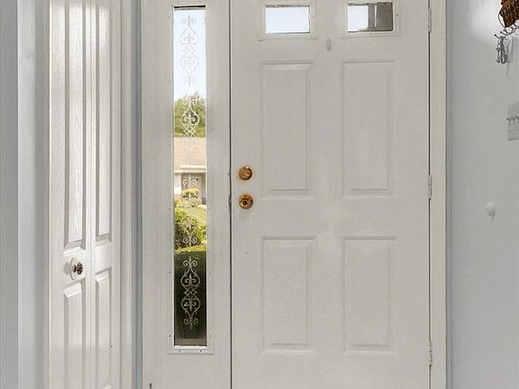 3rd image of 1068 Country Hill Dr