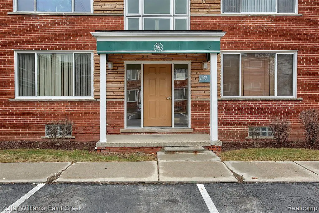 2 bed, 1.5 bath, 963 sqft, $1,800 — Photo 1