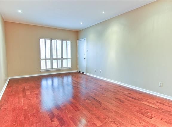 5th image of 10737 Park Village Pl #B
