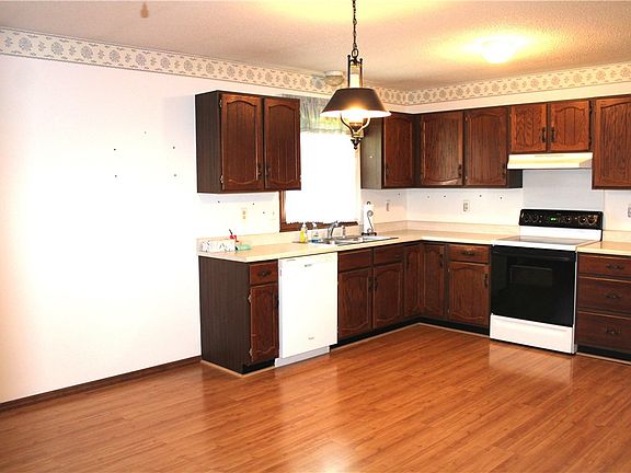 5th image of 1032 N Broadway St
