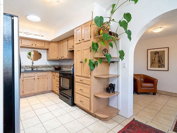 3rd image of 1012 Calle Vianson