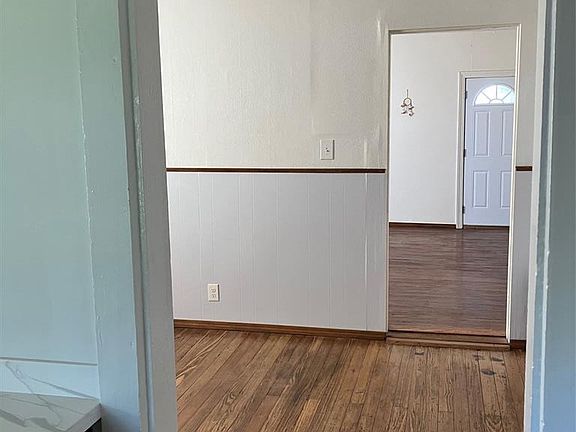 4th image of 520 W Washington St