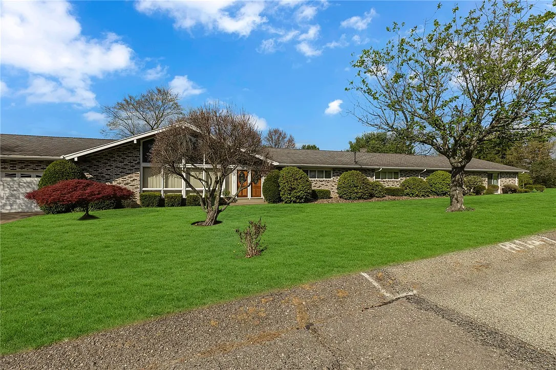 145 Oakhill Rd photo 1