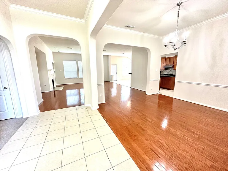 1307 Surecrop Ln — Photo 4