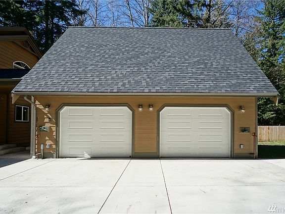 3rd image of 16210 Crystal Dr E