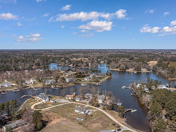 3rd image of 125 Hidden Cove Dr
