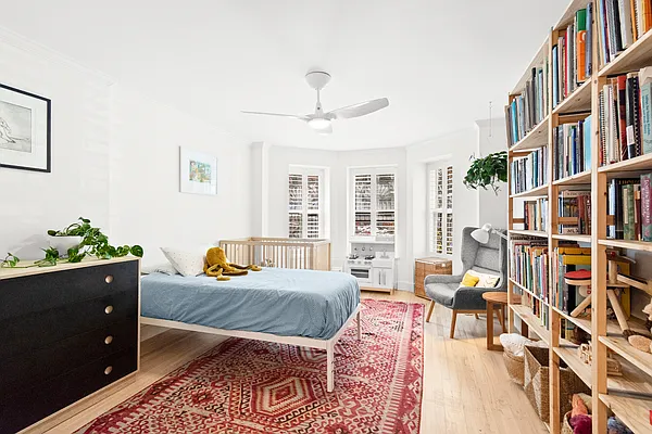 Sold by HomeDax Real Estate | media 8