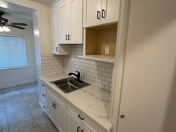 5th image of 2715 F St APT 05
