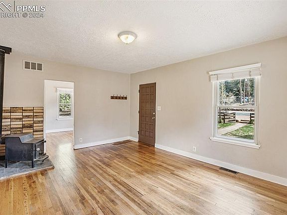 5th image of 612 W Bowman Ave