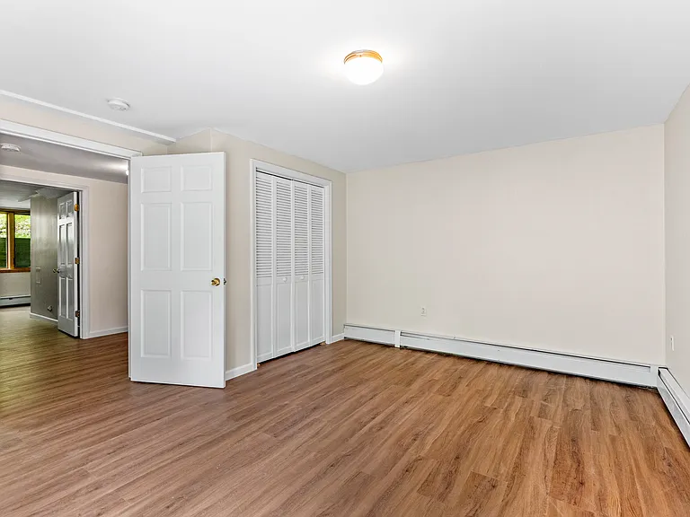 2355 Shepard Ave — Photo 30