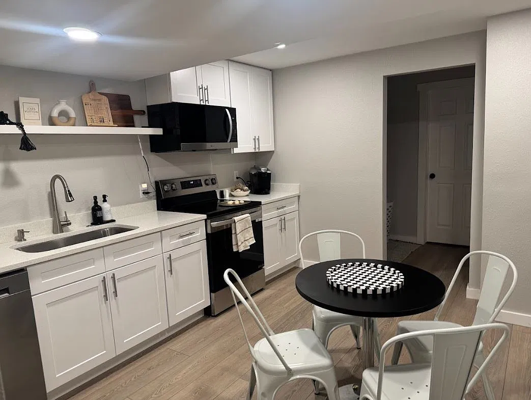 2 bed, 1800 sqft, $1,600 — Photo 2
