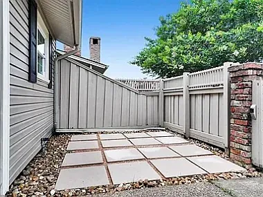 1084 Sunmeadow Dr — Photo 10