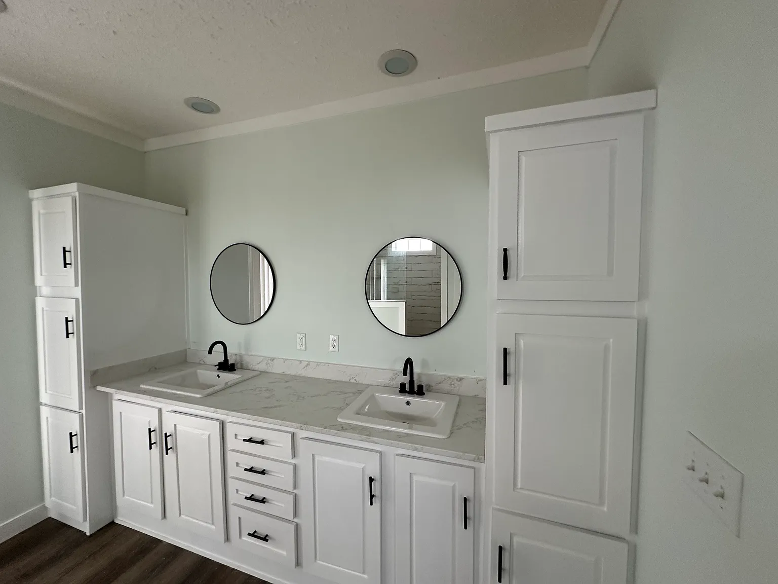 3 bed, 2400 sqft, $2,500 — Photo 4