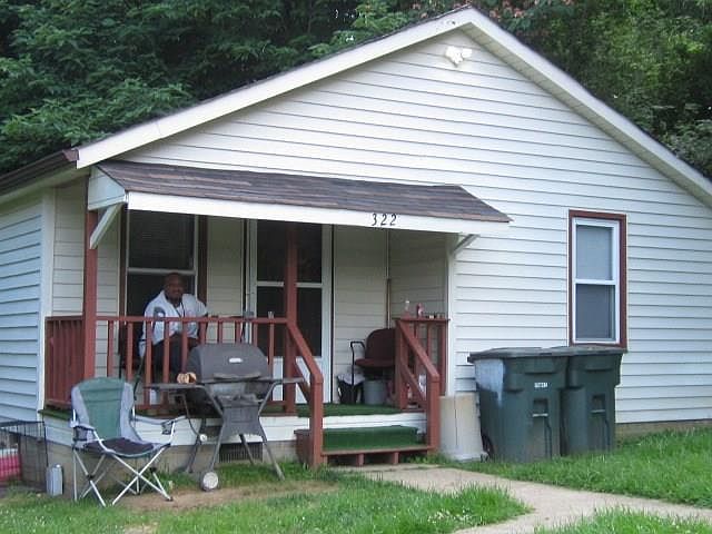 1st image of 322 Glenwood Pl NW