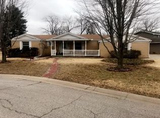 320 Lakeshore Dr, Newton, KS 67114