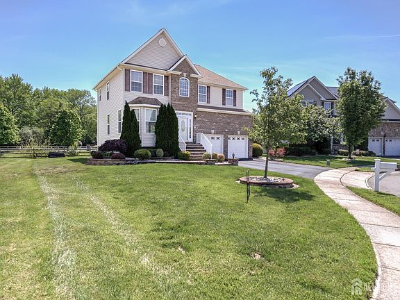 3rd image of 32 Carnation Rd