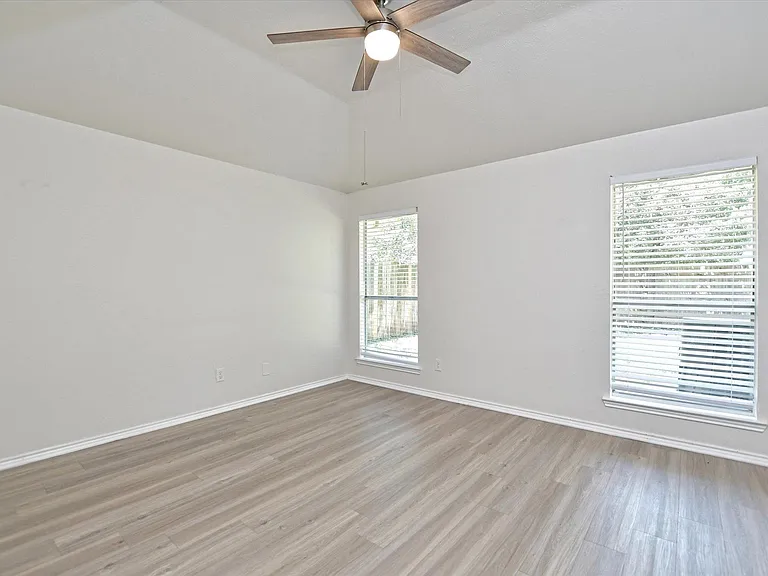 1705 Laurel Ln — Photo 16