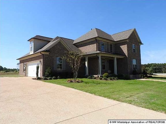 2nd image of 2399 Beauvoir Dr