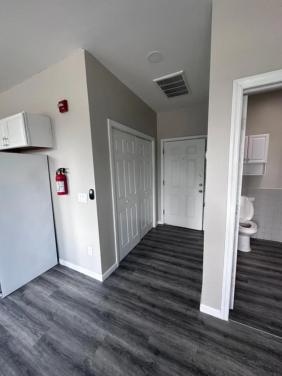 Building Photo - 1576 Maple Ave #3