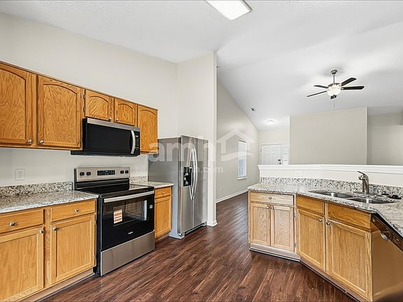 3rd image of 1070 Halifax Ln