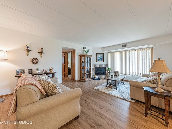 4th image of 6650 183rd St APT 1C
