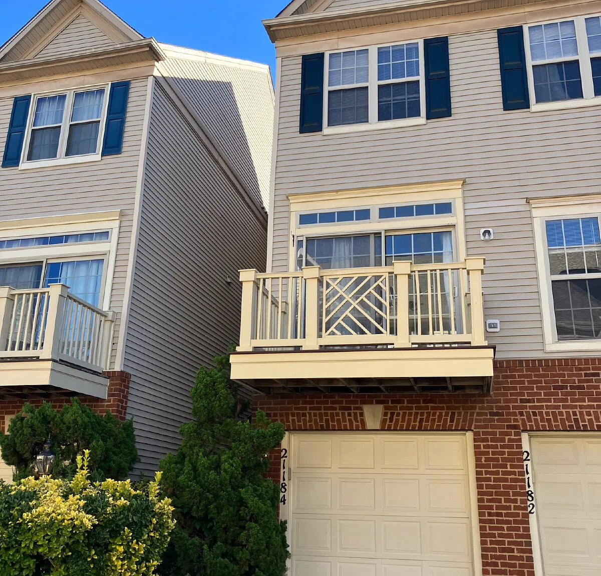 2 bed, 2.0 bath, 960 sqft, $2,400 — Photo 1