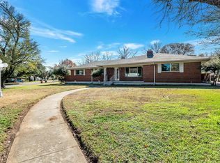 1201 Greenbriar Ln, Cleburne, TX 76033