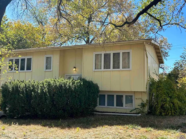 3207 SW Twilight Dr, Topeka, KS 66614