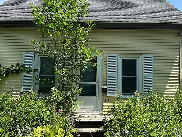 24 Grays Ln — Photo 2