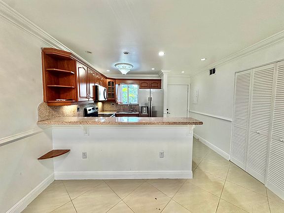 5th image of 6074 Forest Hill Blvd APT 10