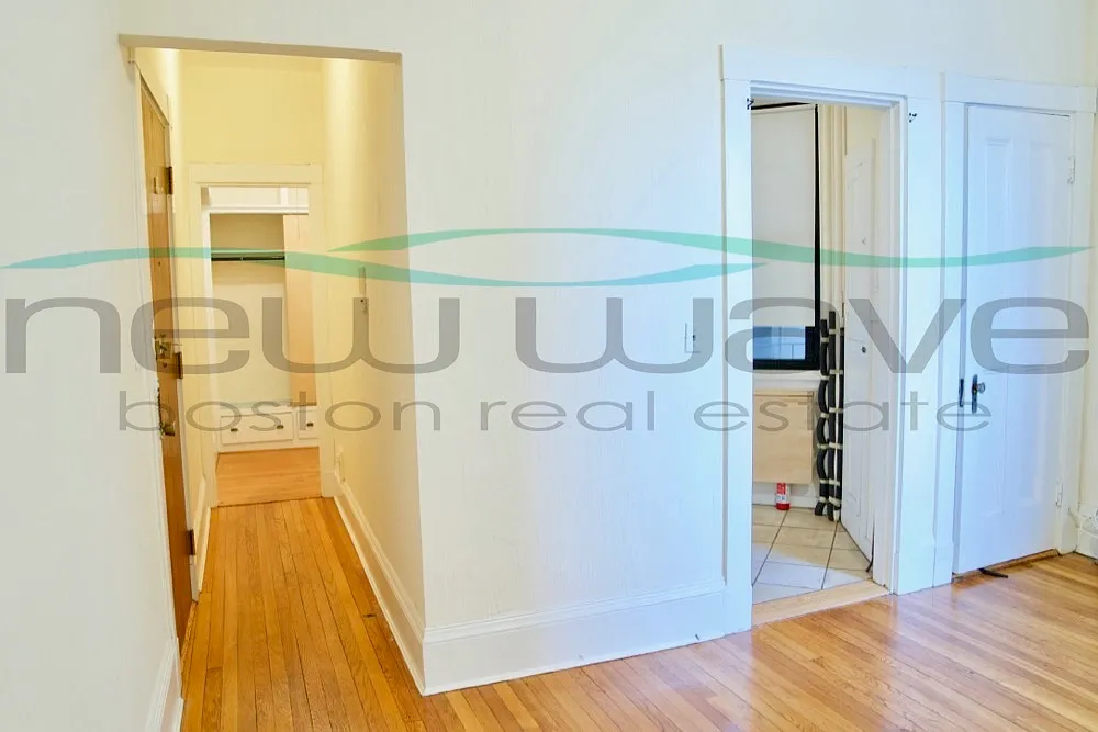 Studio, 350 sqft, $2,500 — Photo 3