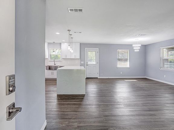 4th image of 1708 Woodcrest Drive
