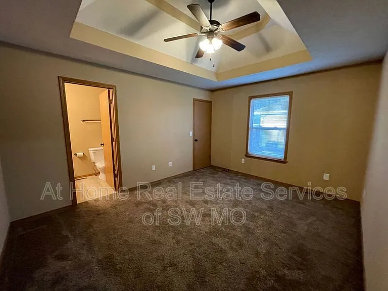 5543 W David — Photo 2