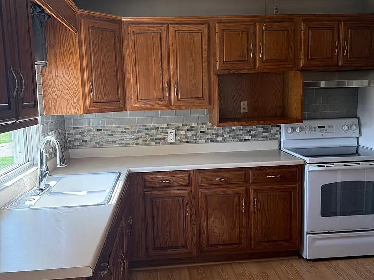 1302 W Church St — Photo 2