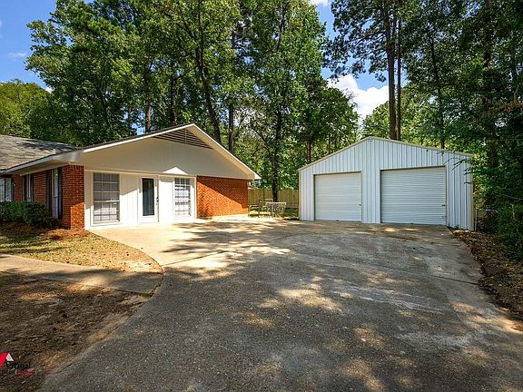 4th image of 305 Pine Cone Cir